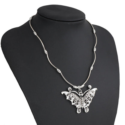 Collar bohemio de mariposa hueca para mujer