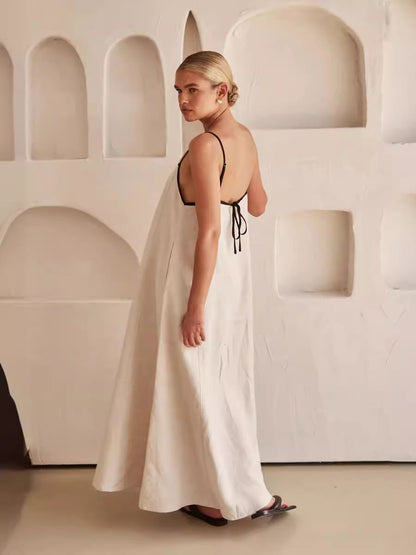 Robe longue de couleur contrastée pour les vacances d'été