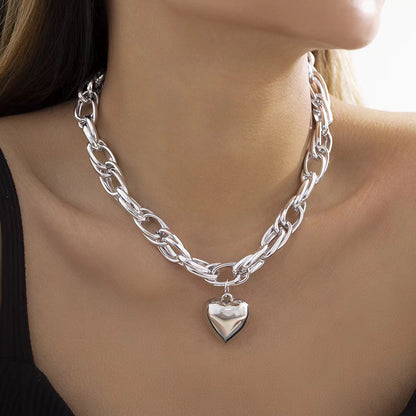 Collar con colgante de amor grueso e informal a la moda para mujer