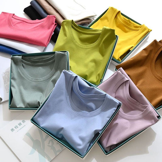Camiseta informal de color liso con cuello redondo y manga corta