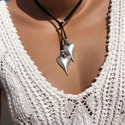 Collar bohemio de cuero doble con forma de corazón tejido a mano