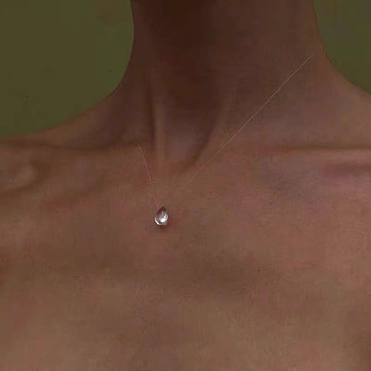 Collar sencillo de cuentas transparentes con forma de gota de agua