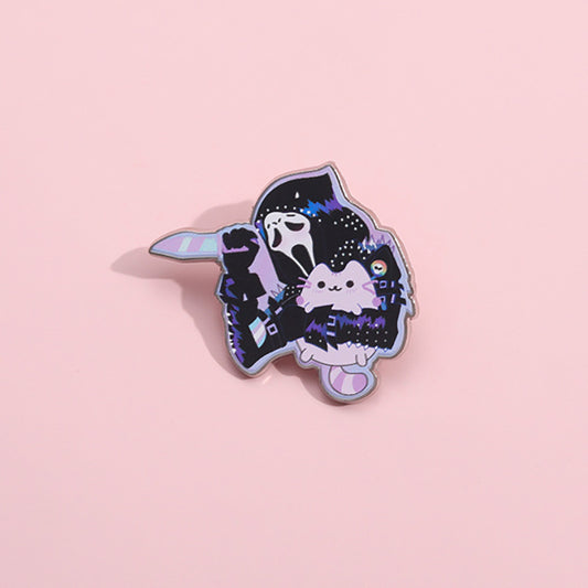 Broche en forme de chaton tenant un fantôme de dessin animé pour Halloween