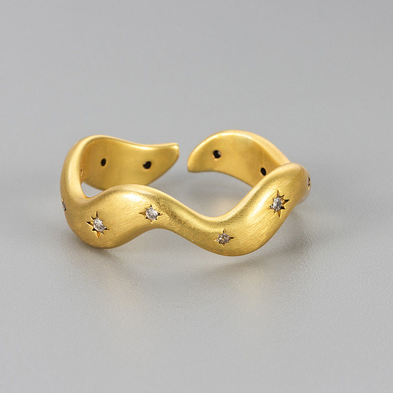 Anillo de cobre con ondas esmeriladas de circonita a la moda para mujer