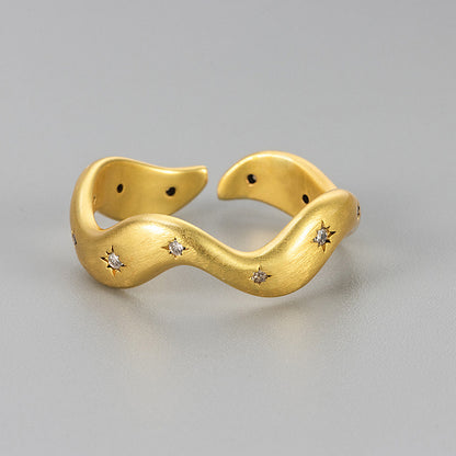 Anillo de cobre con ondas esmeriladas de circonita a la moda para mujer
