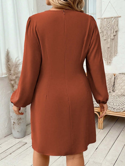 Vestido elegante de talla grande con escote en V y pliegues para mujer