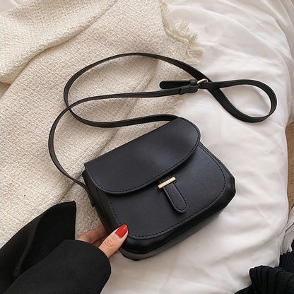 Women Solid Color Flap Saddle Crossbody Bag