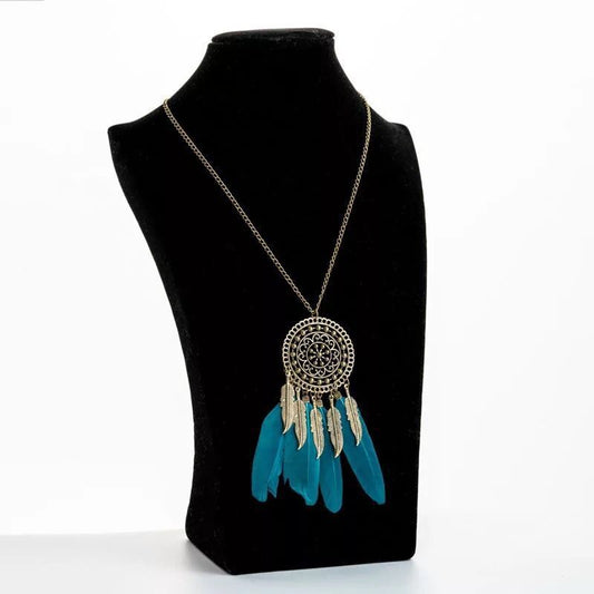 Collar bohemio vintage con cuentas de flores y plumas