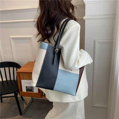 Bolso de mano de gran capacidad con costuras de moda en color