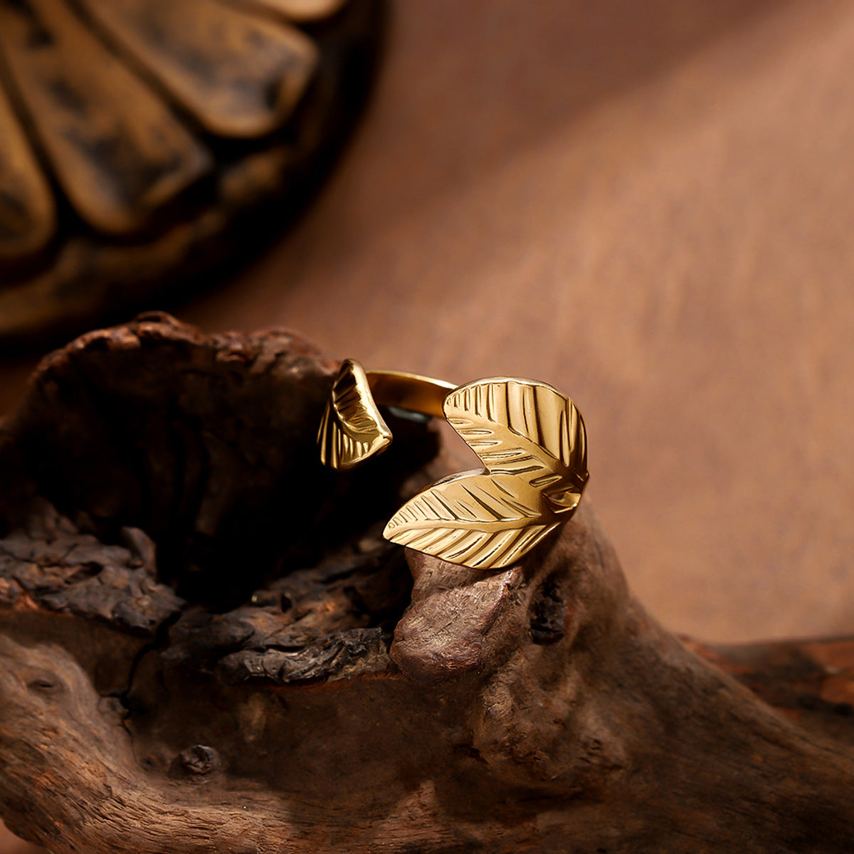 Women Fashion Titanium Steel Geometric Ring in Gold