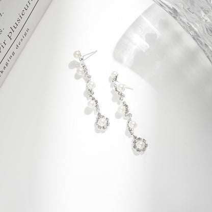 Conjunto de joyas de perlas y diamantes de imitación con temperamento de moda