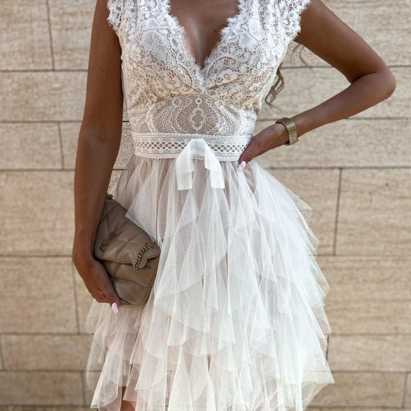 Robe de cocktail sans manches à col en V profond et dentelle en maille unie pour femmes