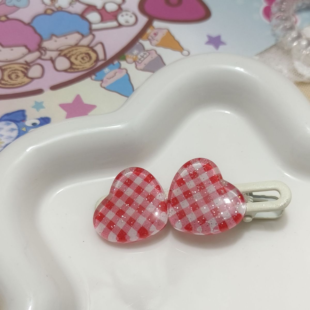 Épingle à cheveux tendance en damier rouge pour femme - Style frais et élégant
