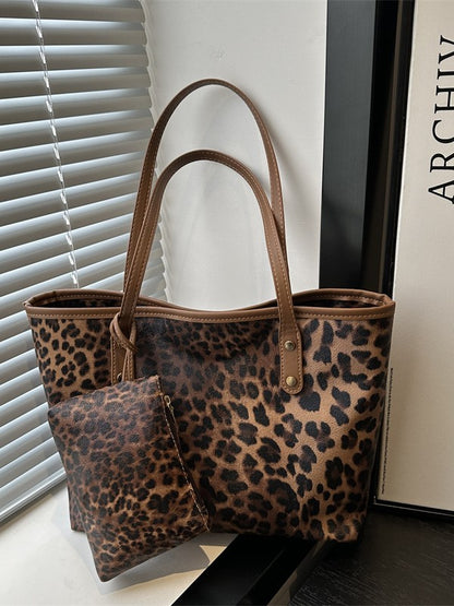 Bolso de mano de gran capacidad con estampado de leopardo y cierre de cremallera.