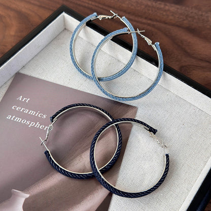 Boucles d'oreilles rondes en denim simples et tendance