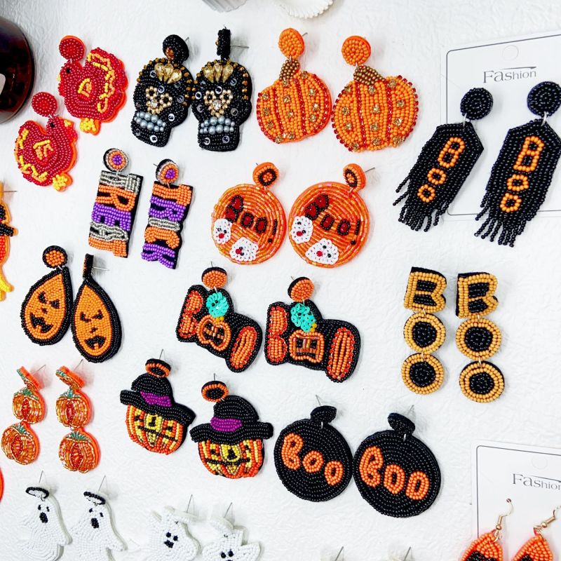 Pendientes de cuentas divertidos con dibujos animados de Halloween para mujer