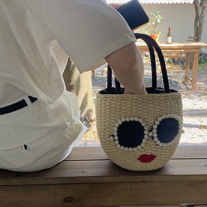 Bolsos tejidos con labios rojos y gafas creativas bohemias