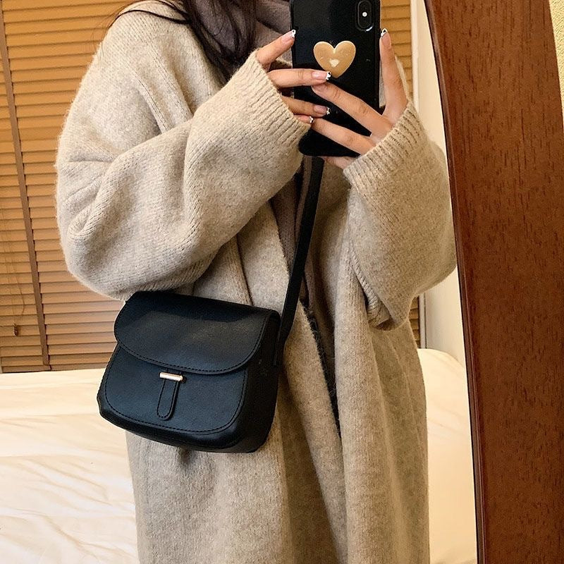 Women Solid Color Flap Saddle Crossbody Bag