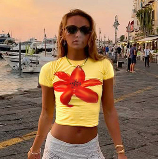 Top corto de manga corta con cuello redondo y estampado bonito a la moda para mujer