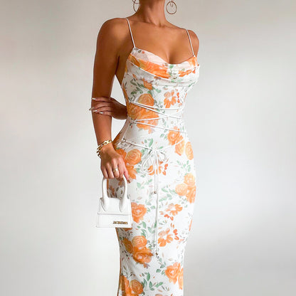 Vestido elegante ajustado con tirantes finos y estampado floral para mujer