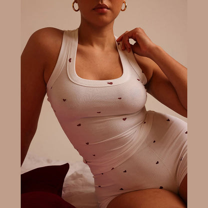 Conjunto de camiseta sin mangas con estampado de corazones y pantalones cortos tie-dye para mujer