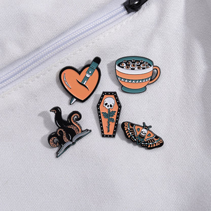 Broche Halloween femme dessin animé crâne cœur papillon