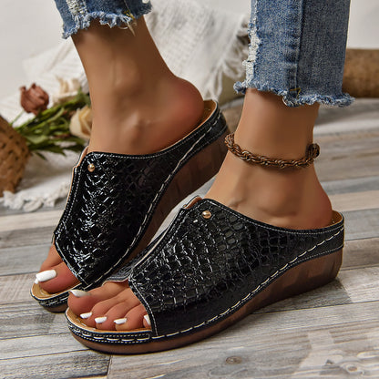 Pantuflas peep-toe de piel sintética con diseño de cocodrilo de color liso para mujer