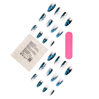 Nail Art à la poudre pailletée bleue tendance
