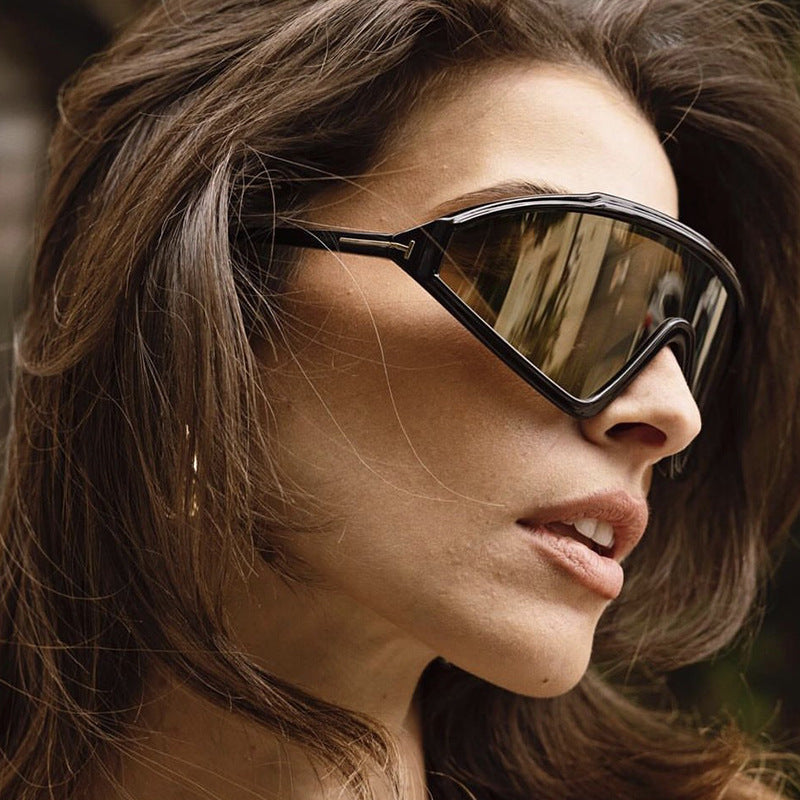 Gafas de sol triangulares irregulares y creativas de moda: estilo espejo moderno con marco de PC