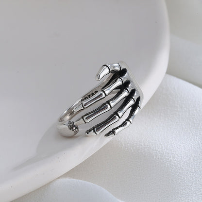 Anillo ajustable de latón plateado con diseño de esqueleto punk de Halloween.