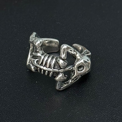 Anillo de calavera rockera retro de Halloween para mujer