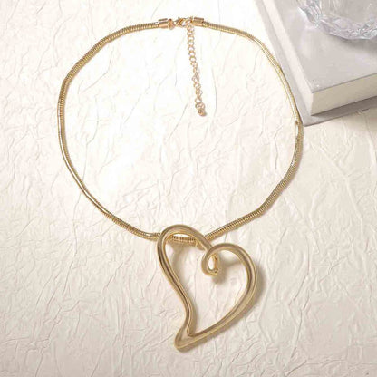 Collar con colgante de amor hueco de aleación de cuerda simple a la moda para mujer
