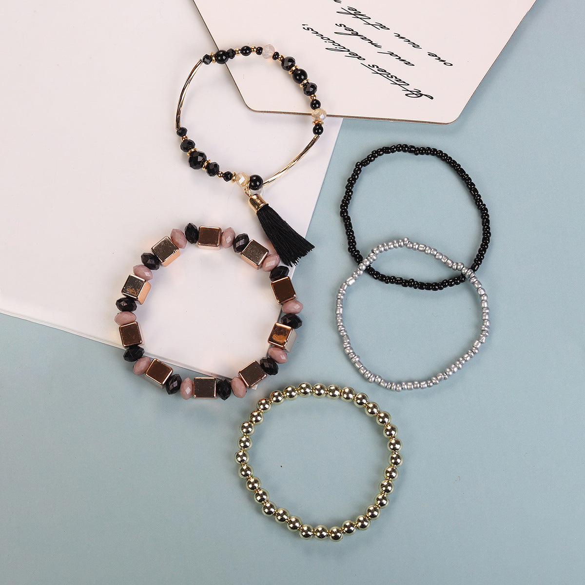 Conjunto de pulseras multicapa con flecos y cuentas bohemias