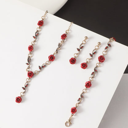 Conjunto de tres piezas de joyería floral con rosas vintage