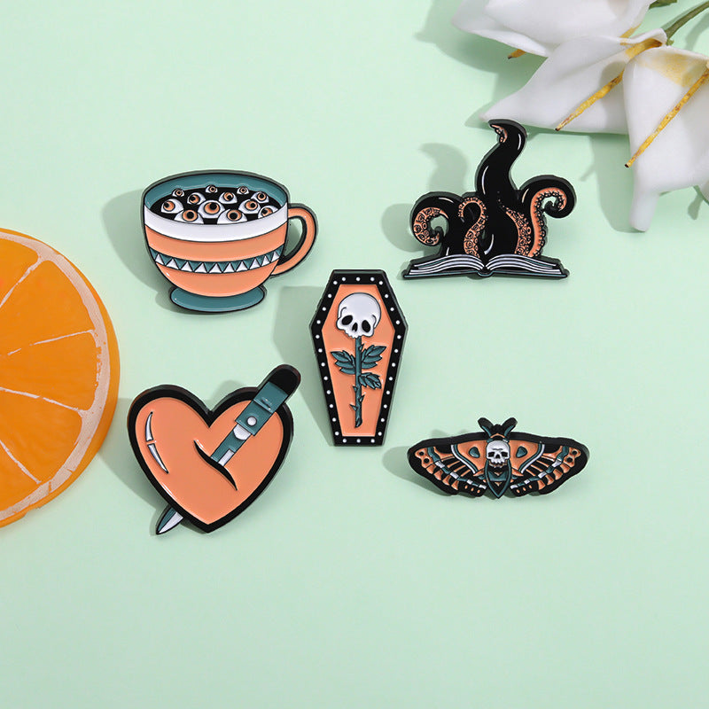 Broche Halloween femme dessin animé crâne cœur papillon