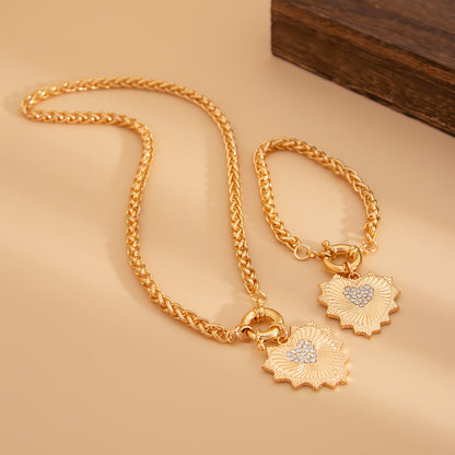 Collar y pulsera de metal con forma de corazón de moda