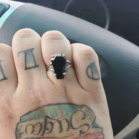 Bague cercueil en alliage noir incrusté de style gothique punk d'Halloween