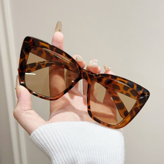 Women Fashion Large Frame Cat Eye Sunglasses with Trendy Design