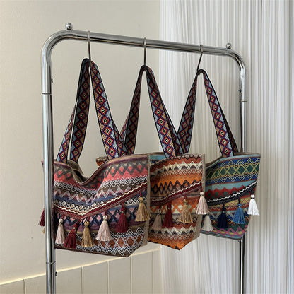 Bolso de mano de gran capacidad con borlas étnicas bohemias