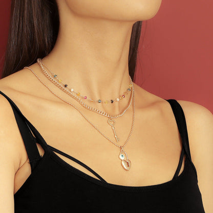Collar con llave de corazón y cuentas multicolores bohemias