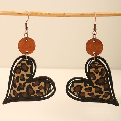 Pendientes bohemios de virutas de madera con forma de corazón y diseño de leopardo