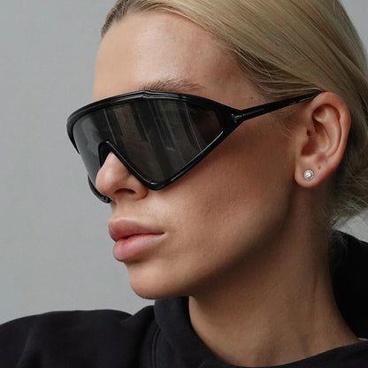 Gafas de sol triangulares irregulares y creativas de moda: estilo espejo moderno con marco de PC