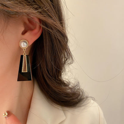 Women Fashion Exaggerated Geometric Earrings in Zinc Alloy