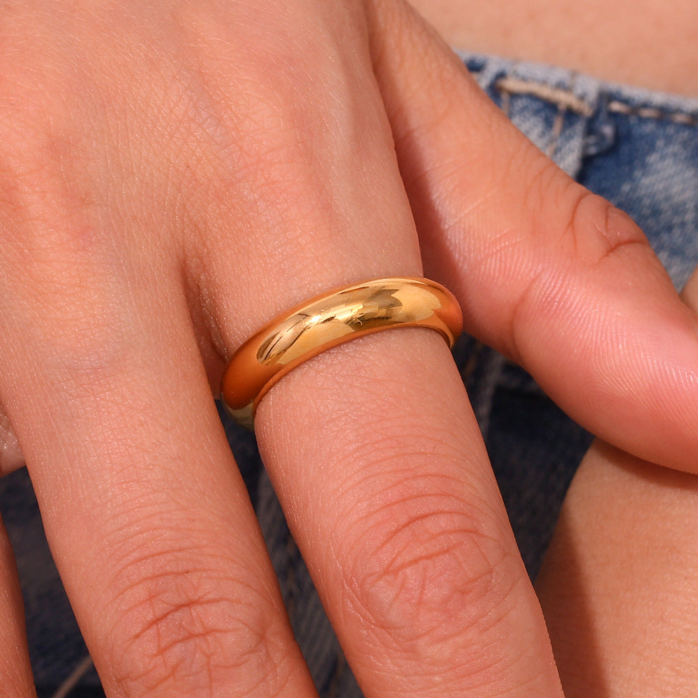 Women Fashion Simple Stainless Steel Ring in Gold