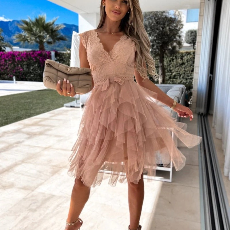Robe de cocktail sans manches à col en V profond et dentelle en maille unie pour femmes