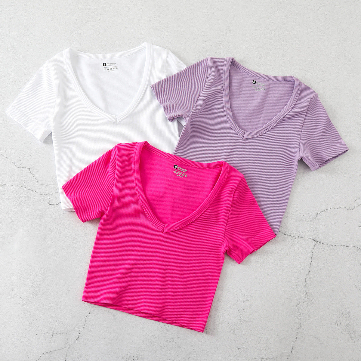 Camiseta de yoga informal de color liso con cuello en V para mujer