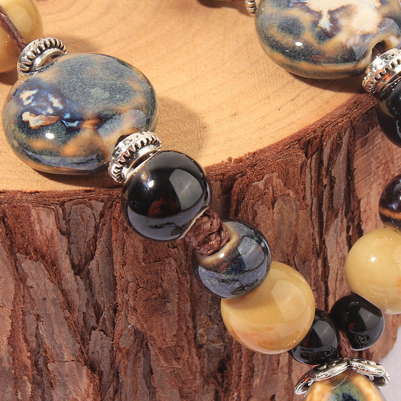 Collar con borlas y cuentas de cerámica bohemia hecho a mano