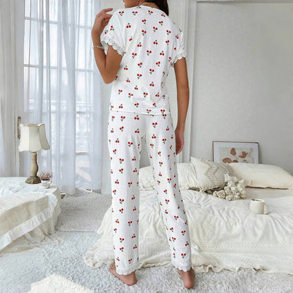 Ensemble haut à manches courtes et pantalon décontracté à imprimé cerises et bordure en dentelle pour femme