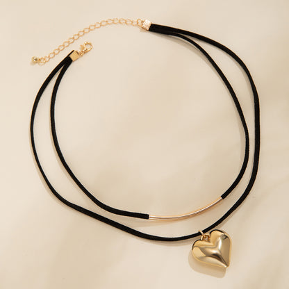 Collar sencillo de corazón de chenilla negra