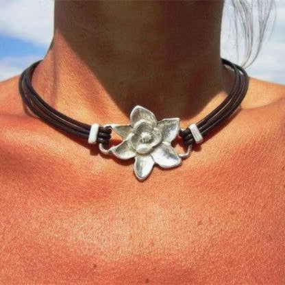 Collar de cordón encerado de aleación floral bohemio retro para mujer